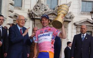 pic35289214 Меньшов вписал свое имя в историю. Тяжелейшая знаменитая  Супер-веломногодневка Giro d'Italia покоряется Россиянину.