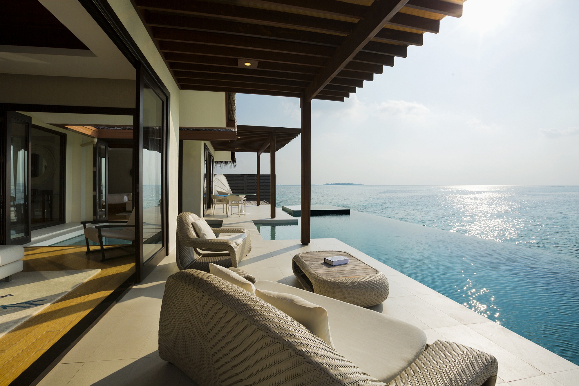 Niyama-1BR-Water-Pavilion-with-Pool-Side-Deck-Area-Crown-Tours-Maldives Несколько причин, почему инвесторы выбирают Бали
